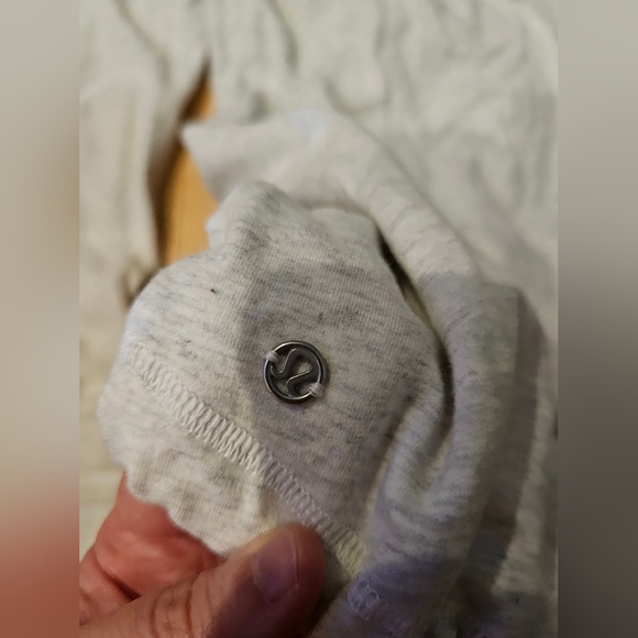 Lululemon savasana wrap please read SMALL STAIN - Picture 4 of 7